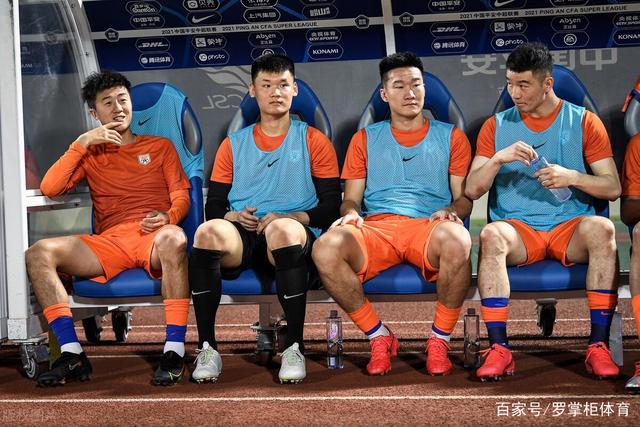 缺乏竞争力！曝部分高管认为库里不该续约勇士